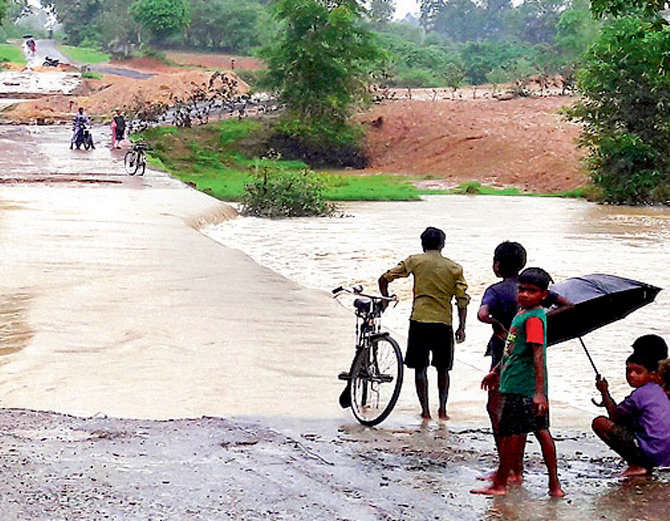 भारी बारिश से कई रास्ते हुए बंद, कुसमी क्षेत्र मेंं 24 घंटे में गिरा 265 मिमी पानी