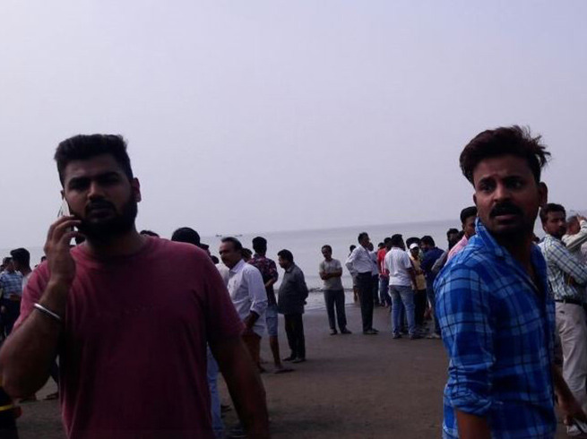 महाराष्ट्र: 40 बच्चों को लेकर जा रही नाव समुद्र में पलटी, 4 की मौत...