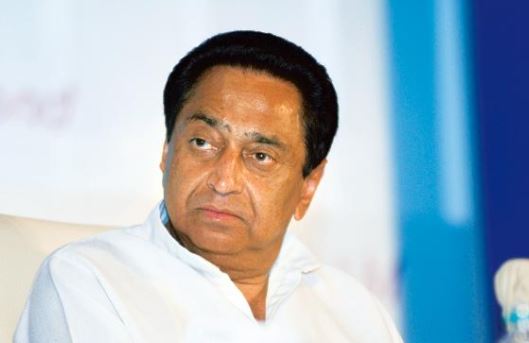 सरकार के खिलाफ महिला अध्यापक मुंडन करा रहीं और शिवराज लच्छेदार भाषणबाजी में व्यस्त