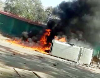 MP: जबलपुर में ट्रक घर और दुकानों में घुसा, 8 की मौत, हिंसक भीड़ ने पुलिस वाहन में आग लगाई