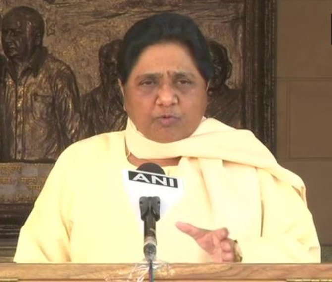 UP में 2 लोकसभा सीट पर उपचुनाव, राज्यसभा सीट की शर्त पर Mayawati का SP को समर्थन