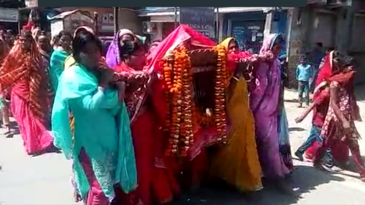 दुर्गा मन्दिर स्थापना को लेकर निकाली गयी कलश यात्रा