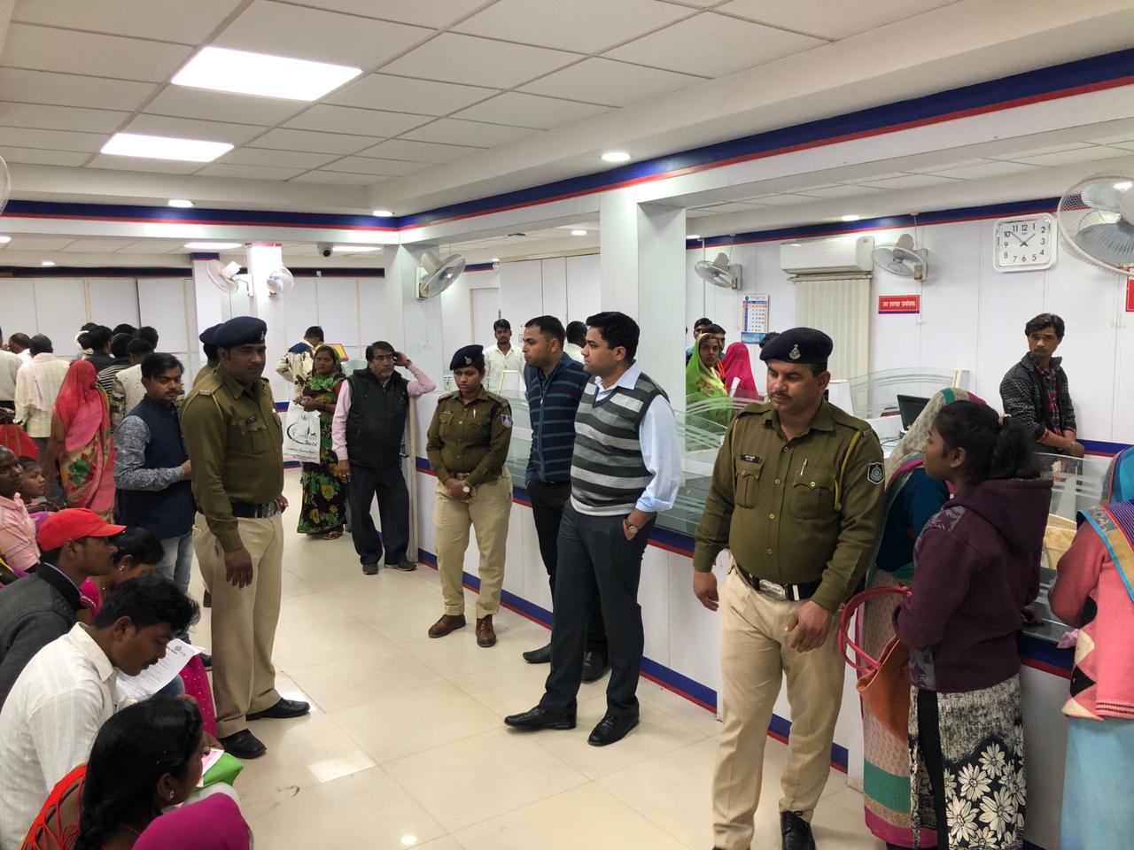 पुलिस करती रही शहर में गश्त, दिन दहाड़े हुई लूट