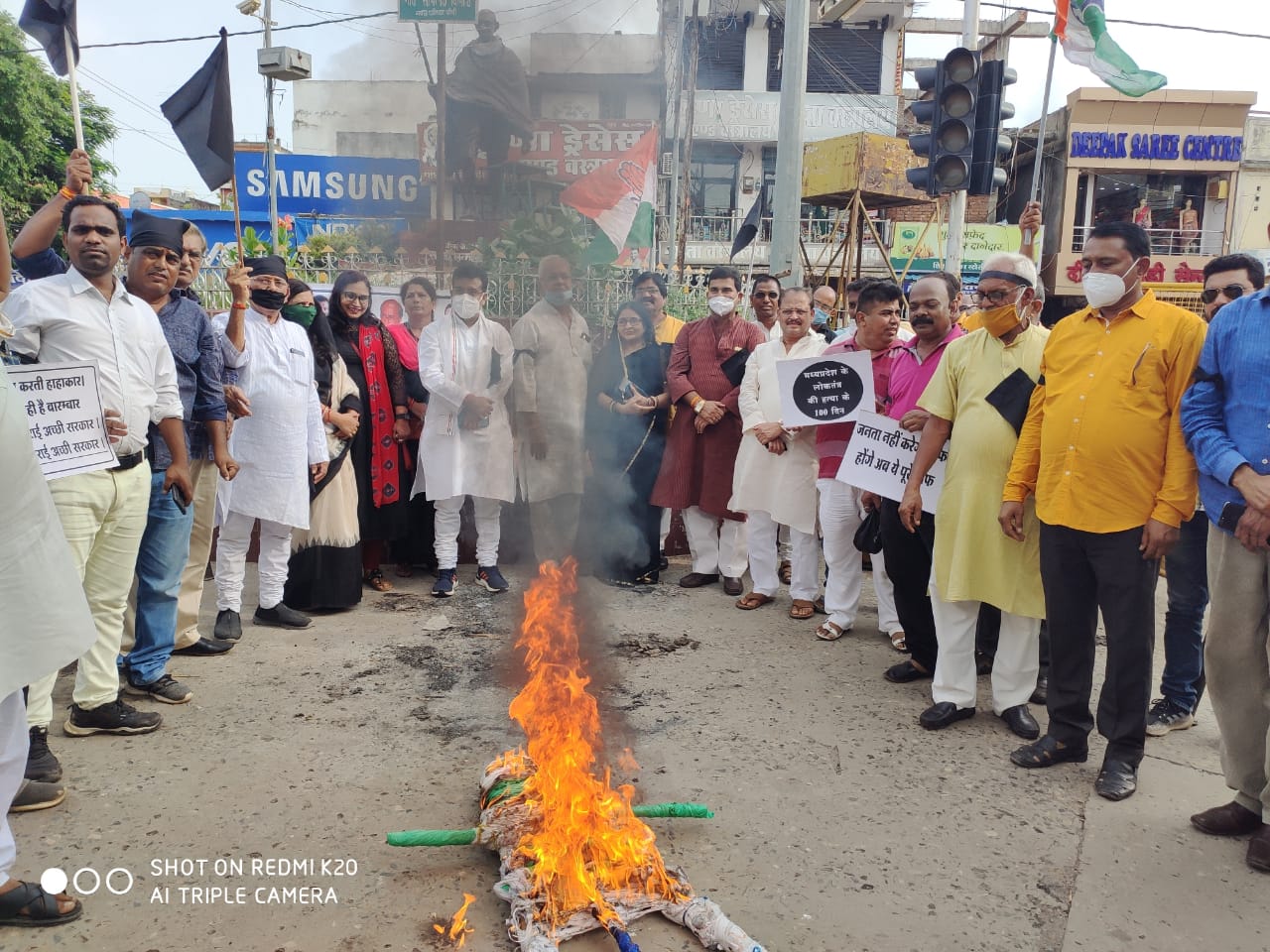 शिवराज सरकार के 100 दिन पूरे होने पर कांग्रेस ने मनाया काला दिवस फूं का मुख्यमंत्री का पुतला