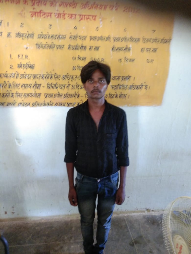 जारी है नशे के खिलाफ सीधी पुलिस का विशेष अभियान, रामपुर नैकिन पुलिस ने जप्त किया 2 किलो गांजा। आरोपी हिरासत में।